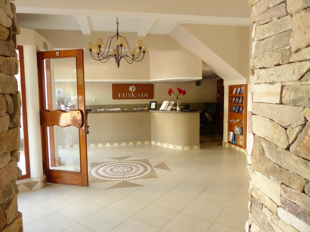 Euskadi Hotel General Pico Extérieur photo